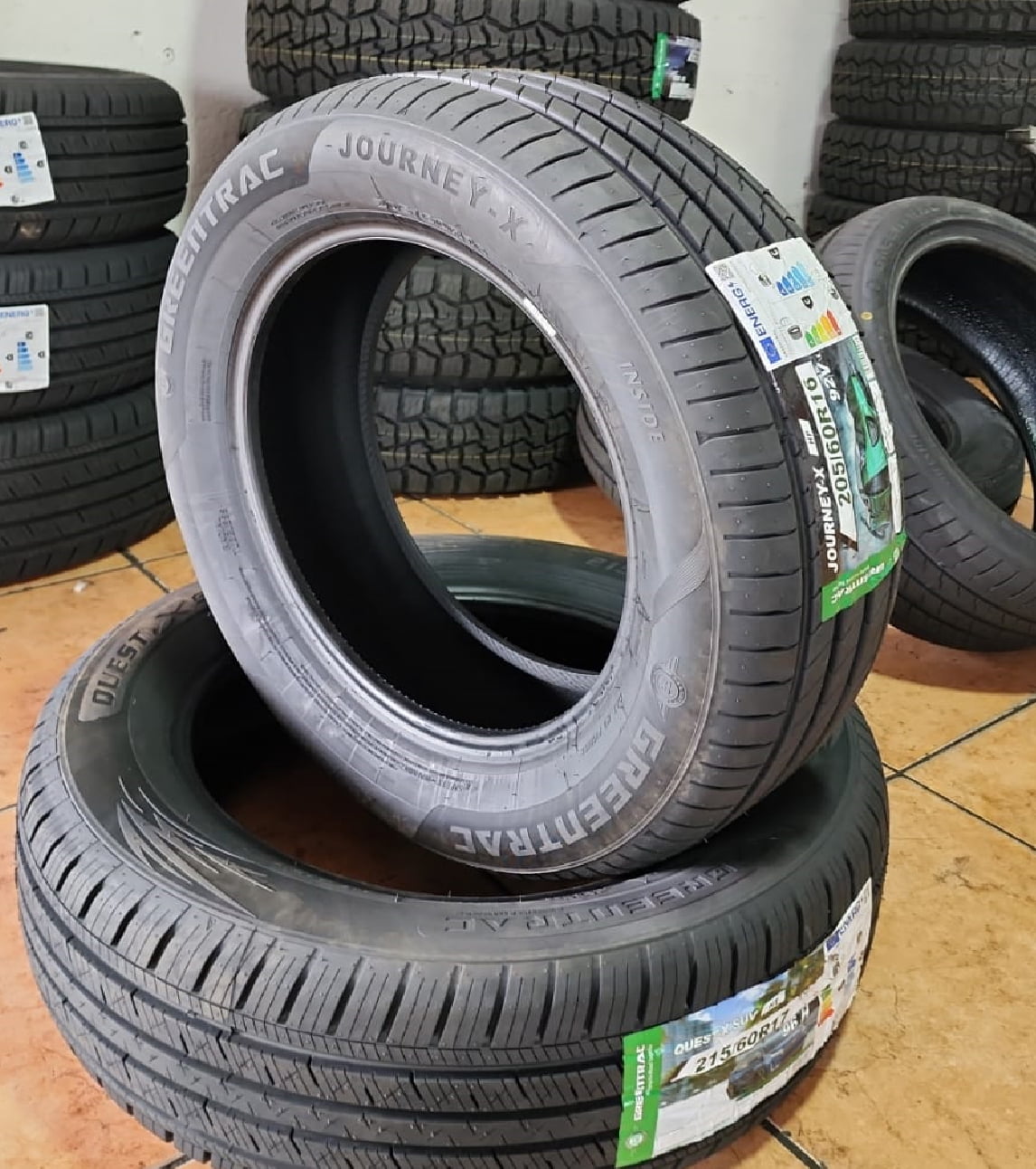 Llanta marca Greentrac. Medida 205/60/R16